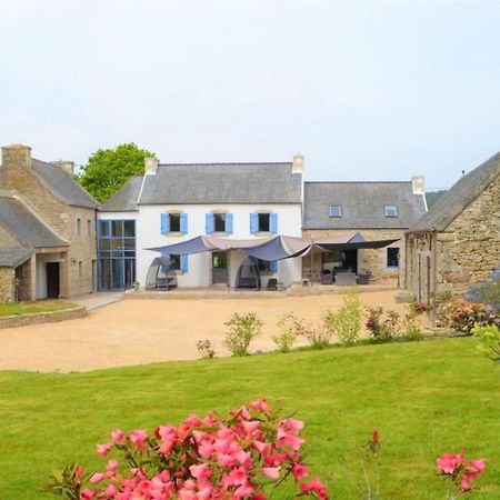 Maison Spacieuse A Plougonven Avec Jacuzzi Et Jardin Exterior photo