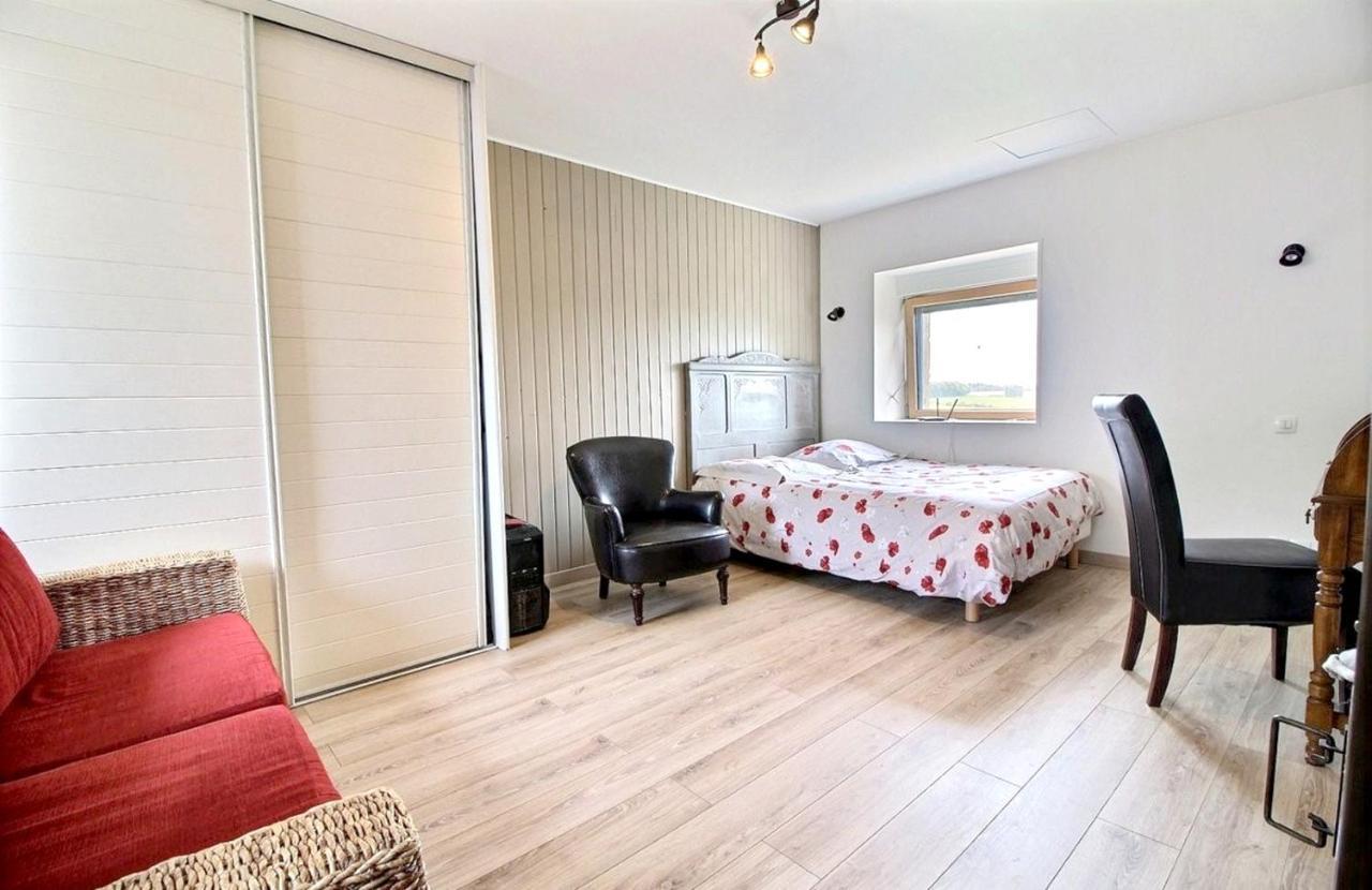 Maison Spacieuse A Plougonven Avec Jacuzzi Et Jardin Exterior photo