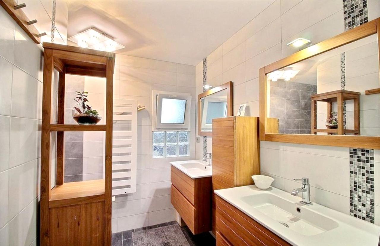 Maison Spacieuse A Plougonven Avec Jacuzzi Et Jardin Exterior photo