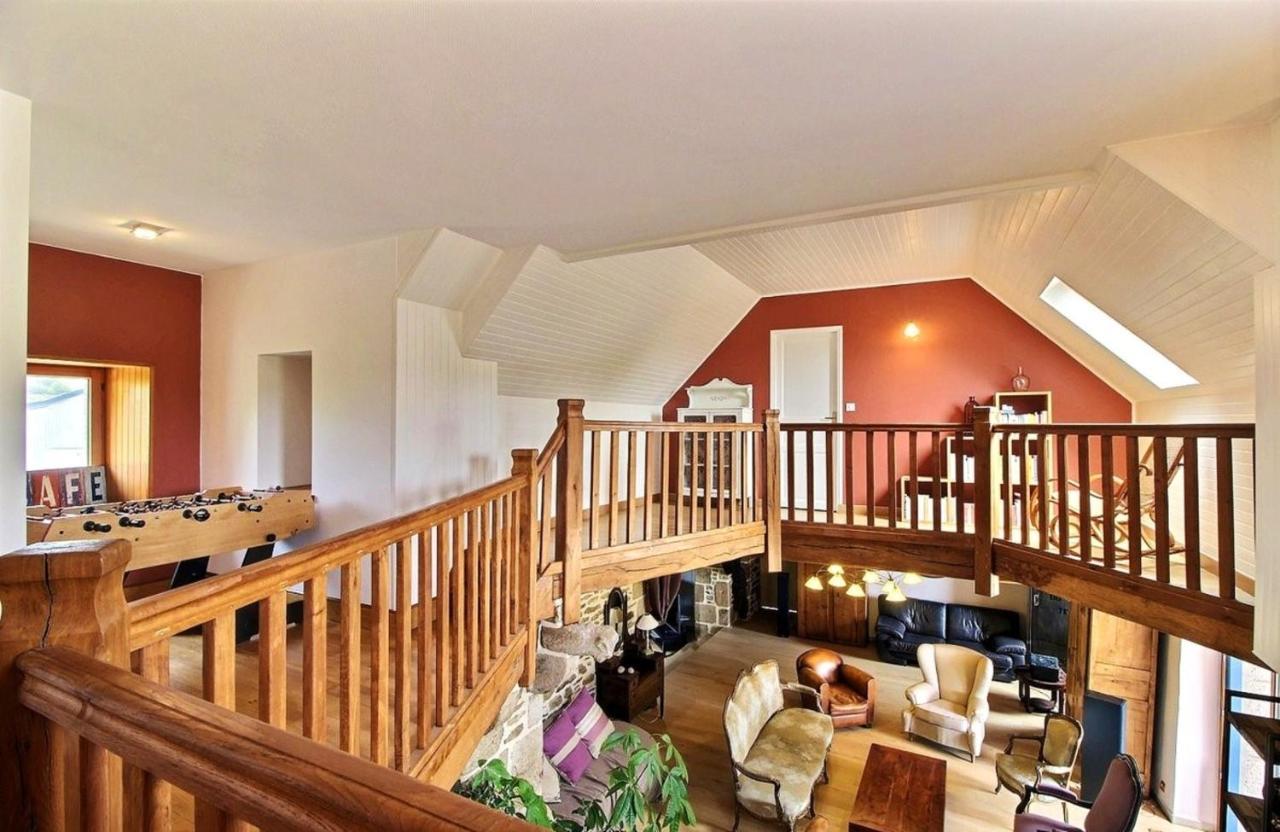 Maison Spacieuse A Plougonven Avec Jacuzzi Et Jardin Exterior photo