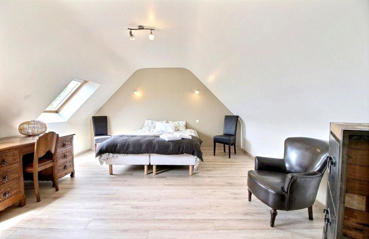 Maison Spacieuse A Plougonven Avec Jacuzzi Et Jardin Exterior photo
