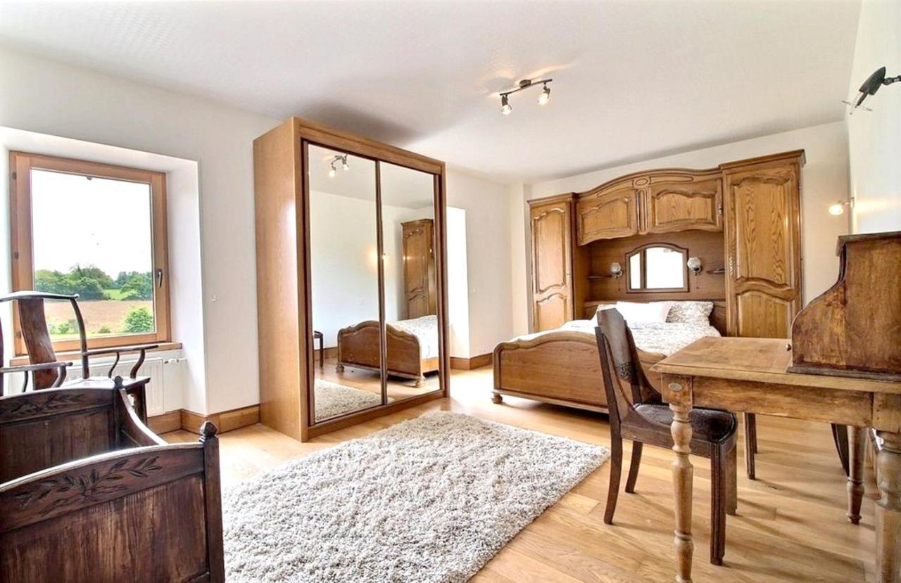 Maison Spacieuse A Plougonven Avec Jacuzzi Et Jardin Exterior photo