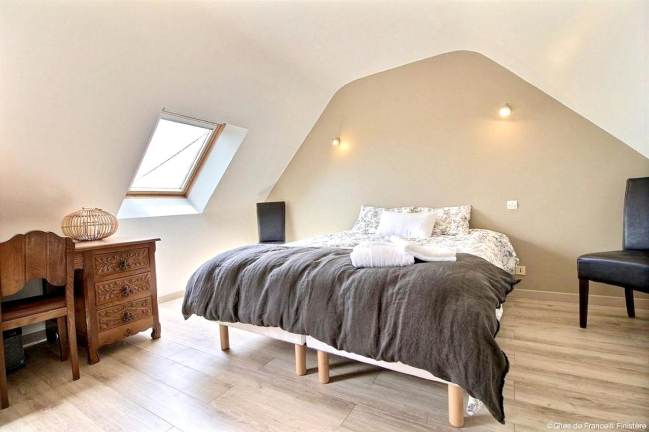 Maison Spacieuse A Plougonven Avec Jacuzzi Et Jardin Exterior photo